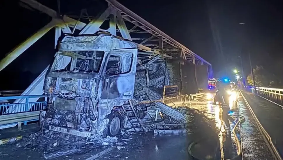 AMS RS: I dalje obustavljen saobraćaj na graničnom prelazu Rača-Sremska Rača